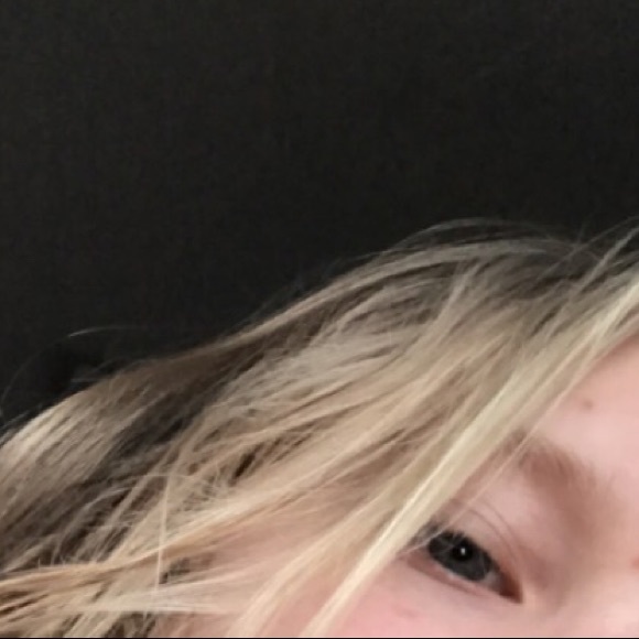 Profile Picture of Hannah Box (@hannahrbox9) on Poshmark