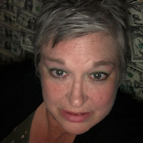 Profile Picture of Francine Horvath (@flowergirl413) on Poshmark