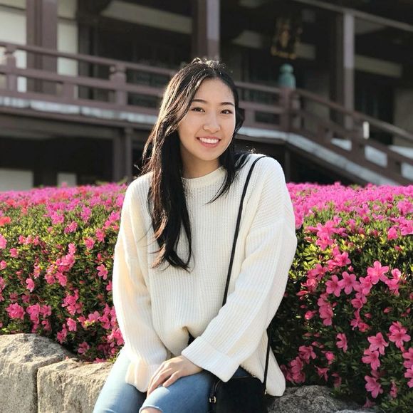 Profile Picture of Alicia Sheng (@facebook14) on Poshmark