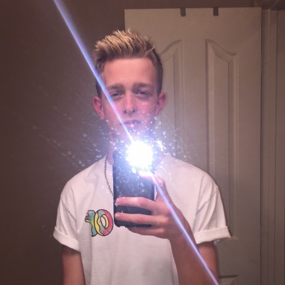 Profile Picture of Jake Hansen (@jakebro5454) on Poshmark