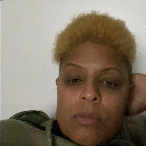 Profile Picture of Natasha Henderson (@natashahende826) on Poshmark