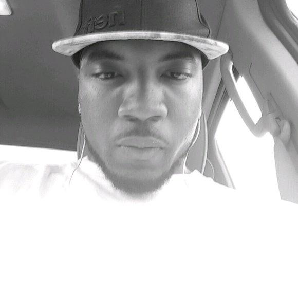 Profile Picture of Jeremy Lloyd (@slick274) on Poshmark