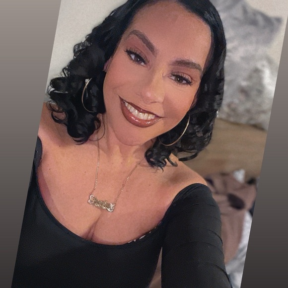 Profile Picture of Yolanda Dejesus (@yolanda_dejesus) on Poshmark