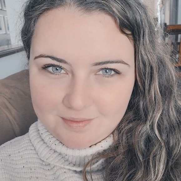 Profile Picture of Danielle Burger (@danielleburg921) on Poshmark