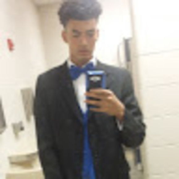 Profile Picture of Jonathan Bowen (@jonathanbwn4) on Poshmark