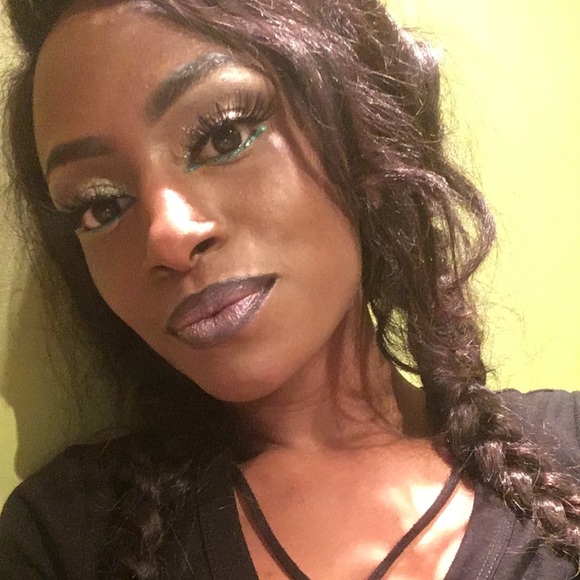 Profile Picture of Andrea Tobler (@andreatobler2) on Poshmark
