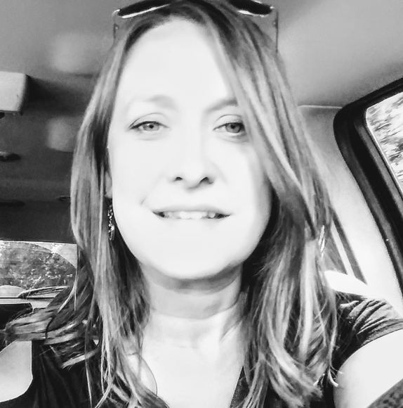 Profile Picture of Sara Gallaher (@saragallaher) on Poshmark