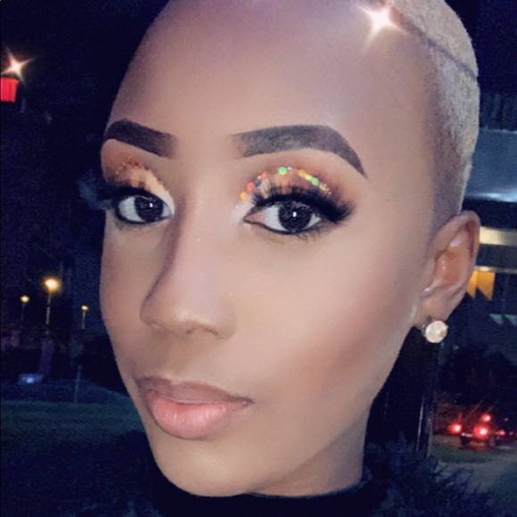 Julissa Duchatellier - Poshmark Profile Picture of Julissa Duchatellier (@bellejuu) on Poshmark