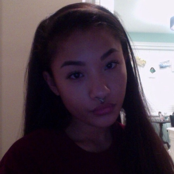 Profile Picture of Alexia Carrion (@heybonitaa) on Poshmark