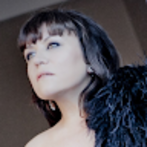 Profile Picture of Toni Glowaski (@tonilpark) on Poshmark