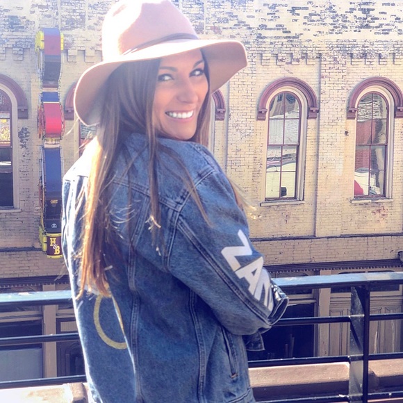 Profile Picture of Taylor Dupree (@taydup12) on Poshmark