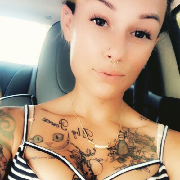 Profile Picture of Alexa Powers (@lexxpowers) on Poshmark