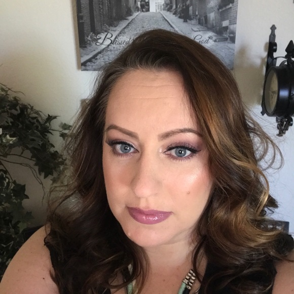 Profile Picture of Rebekah Aranibar (@rcaranibar1) on Poshmark