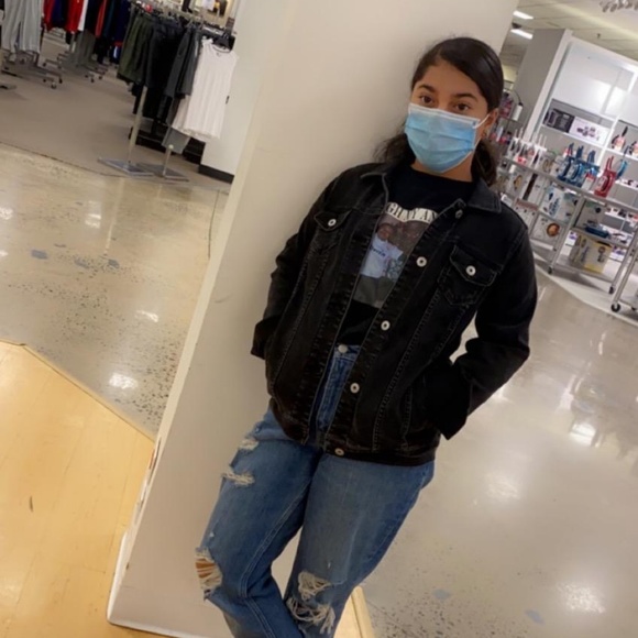 Profile Picture of Brianna Quintero (@b_looksfoclothe) on Poshmark