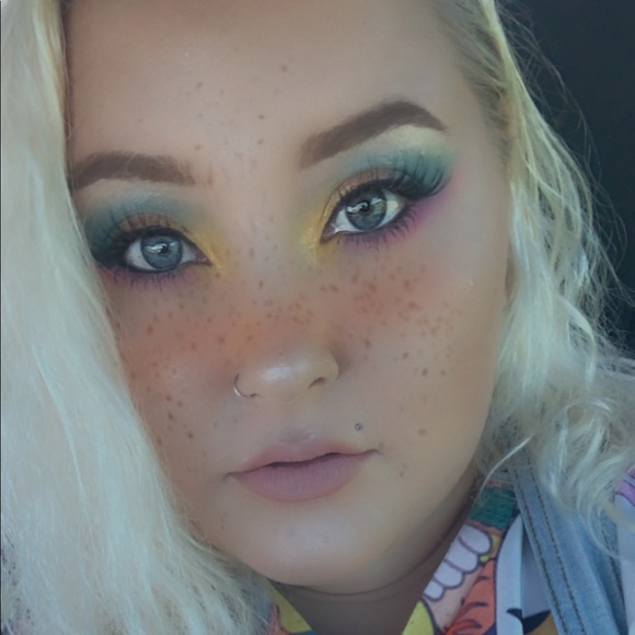 Profile Picture of Chelsea Ossmann (@chelseaossmann) on Poshmark