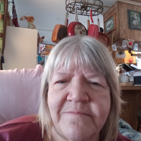 Profile Picture of Alice Anderson (@aliceanderso775) on Poshmark