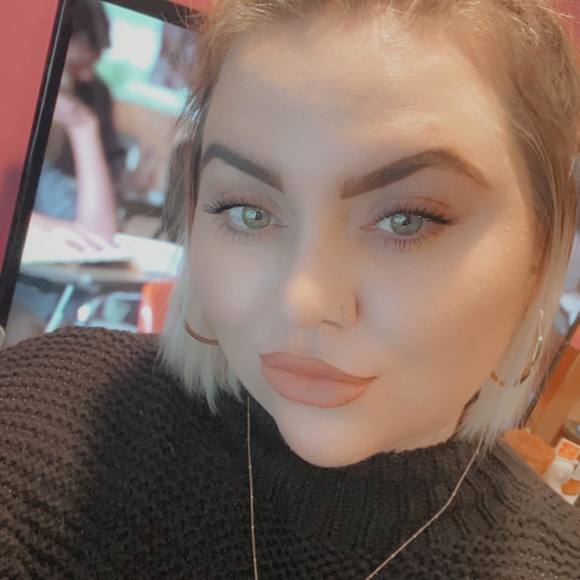 Profile Picture of Drew Phillippe (@drewbabyyxo) on Poshmark