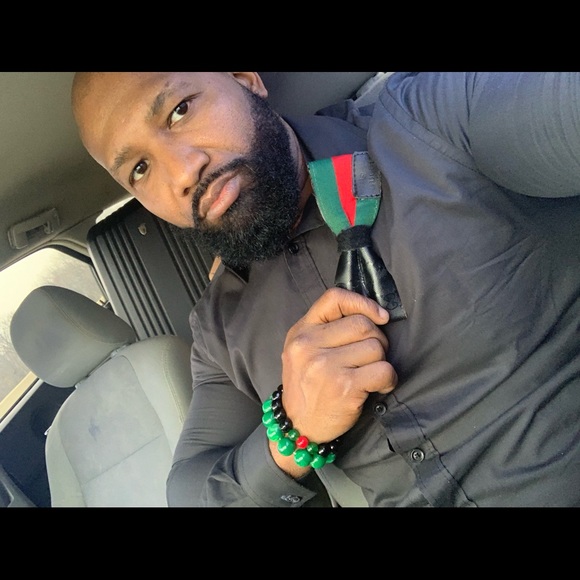 Profile Picture of Shawn Kimbrough (@shawn_kimbrough) on Poshmark