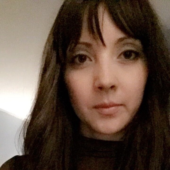 Profile Picture of April Cobbs (@aprilvc90) on Poshmark