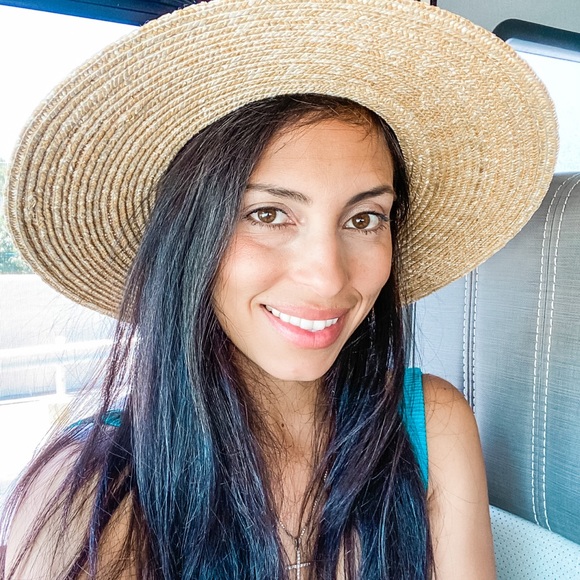 Profile Picture of Ileana Lampasona (@ileanajl) on Poshmark