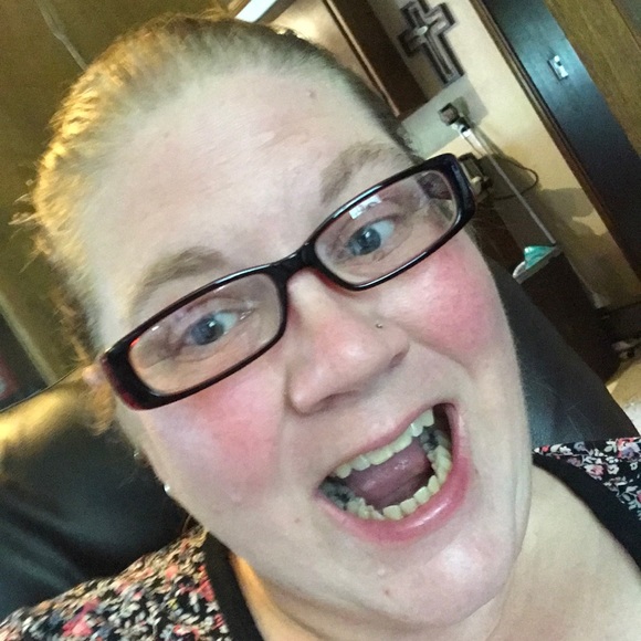 Profile Picture of Kerri Hendrickson (@mikerri6975) on Poshmark