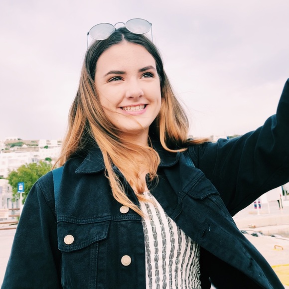 Profile Picture of Alyssa Quinn (@aquinn_) on Poshmark