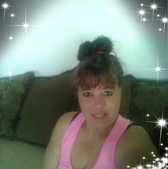 Profile Picture of Kathy Gadzinski (@kathygadzinski) on Poshmark