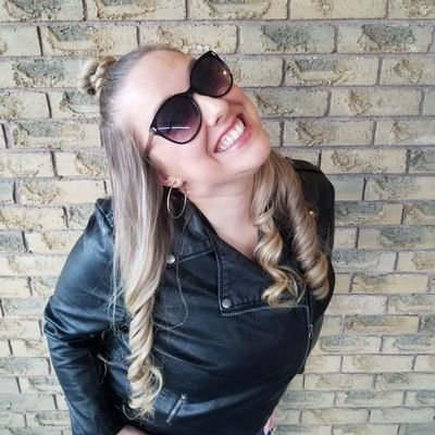 Profile Picture of Ashlie Tee (@BlueBarry87) on Twitter