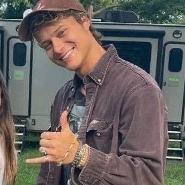 Profile Picture of Jj maybankkk🌊🏄😍 (@robinotto12) on Tiktok