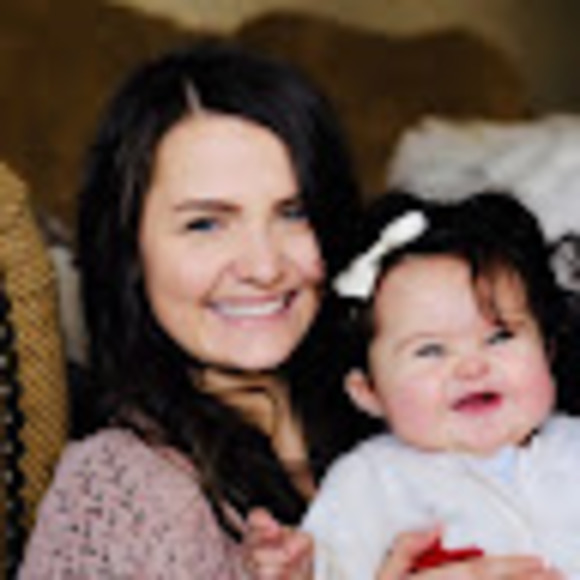 Profile Picture of Samantha Moeai (@samanthamoeai) on Poshmark