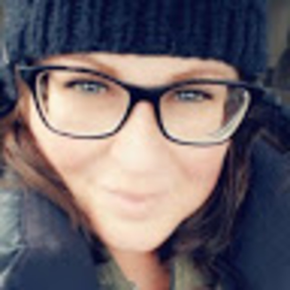 Profile Picture of Danielle Harling (@danielleharling) on Poshmark