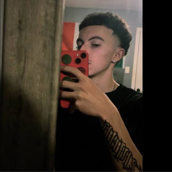 Profile Picture of Kenny Guzman (@kennyguzman245) on Poshmark