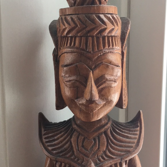 Profile Picture of Marisa Cavalieri (@mgetzewich) on Poshmark