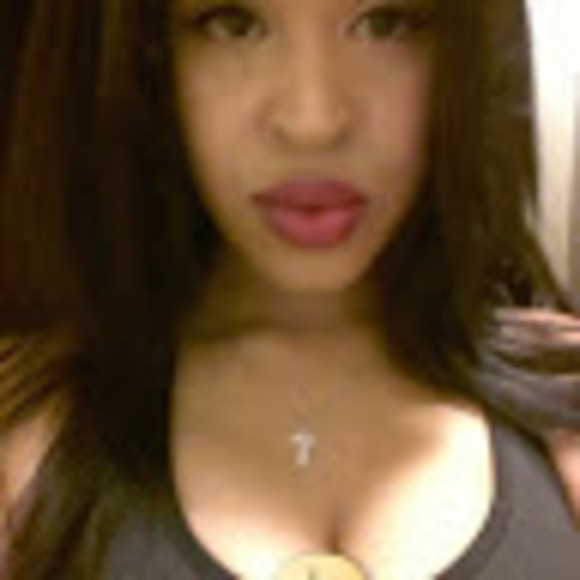 Profile Picture of Ayala Yalla (@tialeecheyenne) on Poshmark