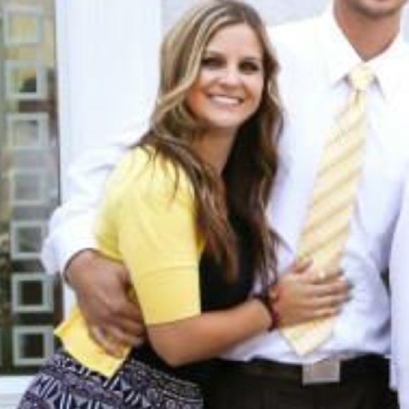Profile Picture of Tia Hansen (@tia141) on Poshmark