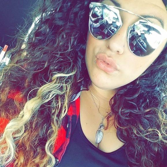 Profile Picture of Erica Schaefer (@ericanschaefer) on Poshmark