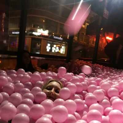 Profile Picture of Laura Watkins (@laurakellyw) on Twitter