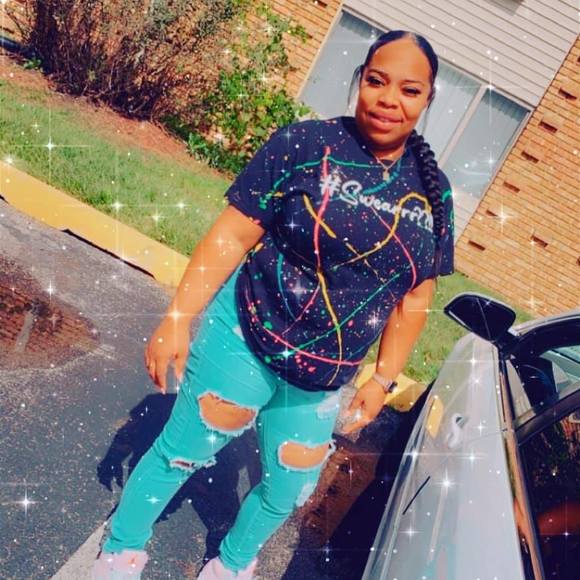 Profile Picture of Chrissy Strawder (@mookie_strawder) on Poshmark