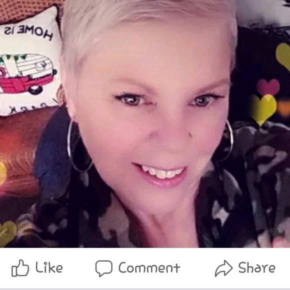 Profile Picture of Debbie Ginnever (@debbieginnever) on Poshmark