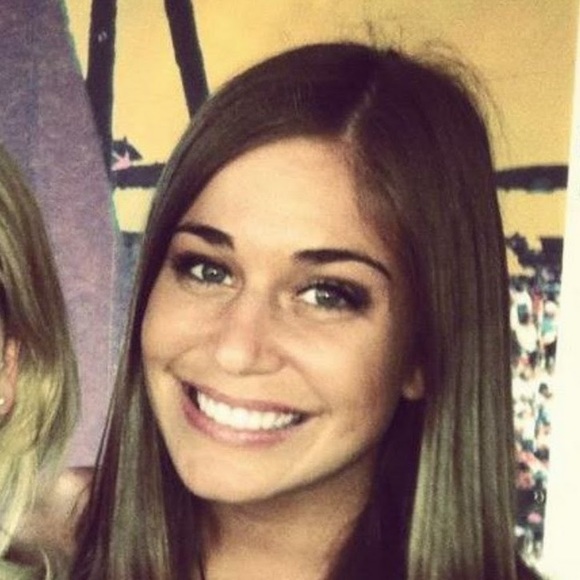 Profile Picture of Arielle Gruman (@arigru55) on Poshmark