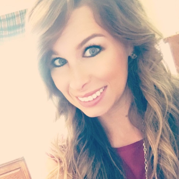 Profile Picture of Rachael Pfalzgraff (@rlpfalzgraff) on Poshmark