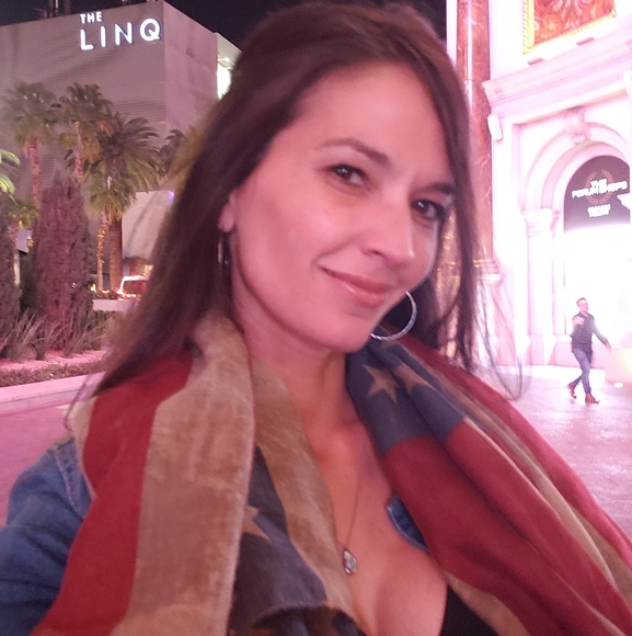 Profile Picture of Jaime Heller (@jaimelyn102582) on Poshmark