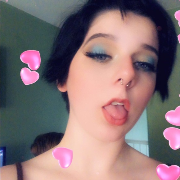 Profile Picture of Alexis Linderoth (@ughlexxis) on Poshmark