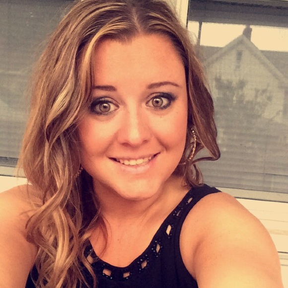 Profile Picture of Stephanie Casey (@sc1322) on Poshmark