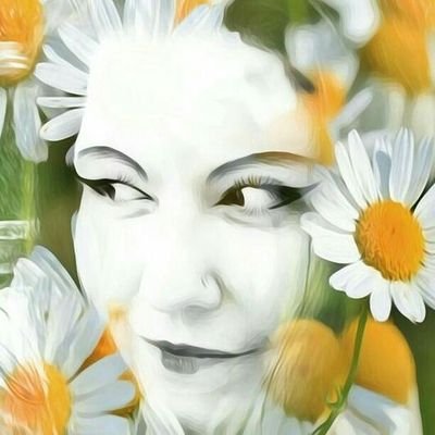 Profile Picture of Susan (@SusanCreasy) on Twitter