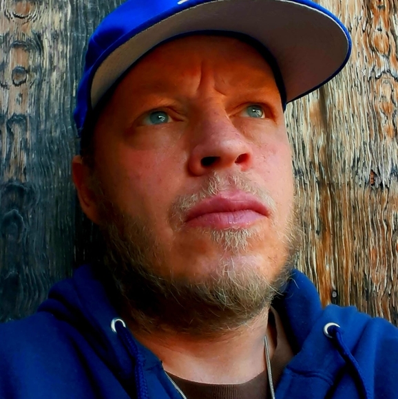 Profile Picture of Brad Mahoney (@bradma21) on Poshmark