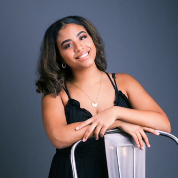 Profile Picture of Amira Levy (@620amira) on Poshmark