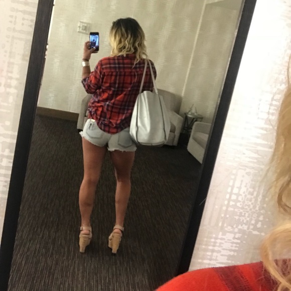 Profile Picture of Rachel Shackelford (@shacktrunk) on Poshmark