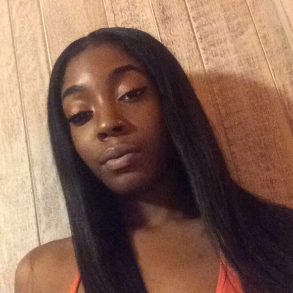 Profile Picture of Chey Chey (@cheyxz_) on Poshmark