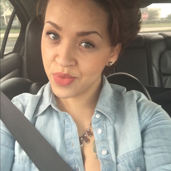 Profile Picture of Alexandria Moses (@alexmo88) on Poshmark